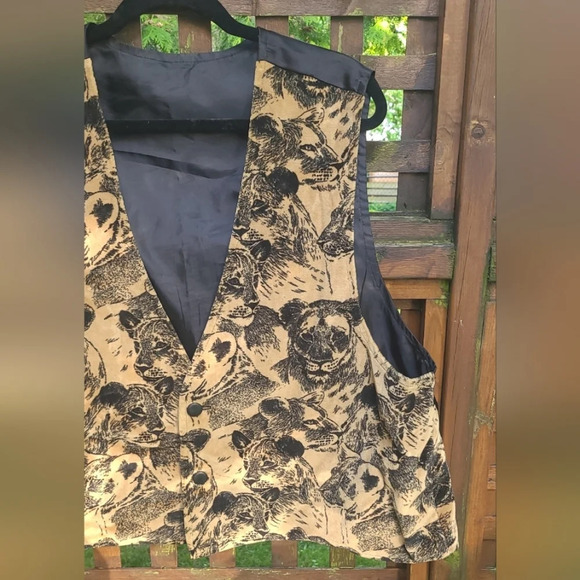 Velvet Lion Vest - Picture 1 of 5